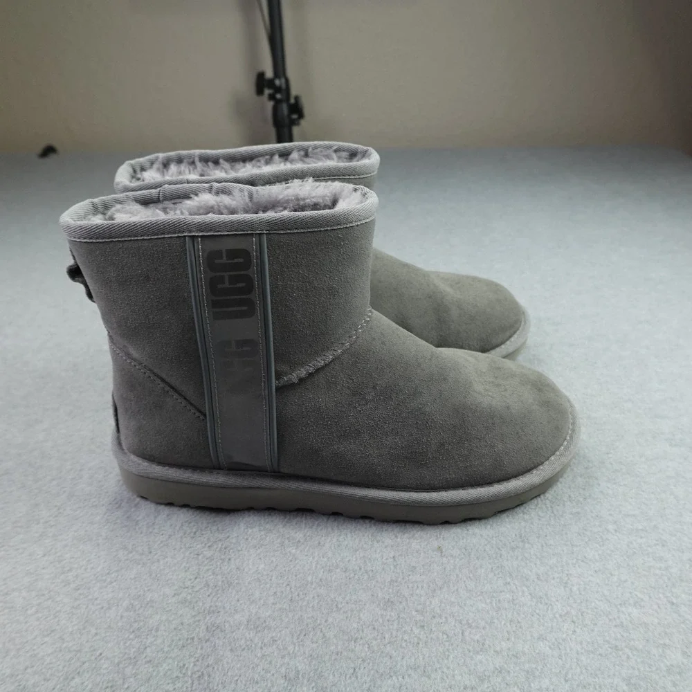 UGG Boot Womens Size 8 Grey Suede Shearling Classic Mini Side Logo Winter